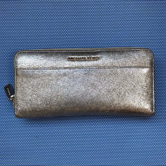 MICHAEL KORS | Gold Zip Around Continental Wallet - Picture 2 of 5